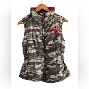 Cowgirl Tuff camo Never Give Up vest. M. Hot pink accents and lining. Preloved